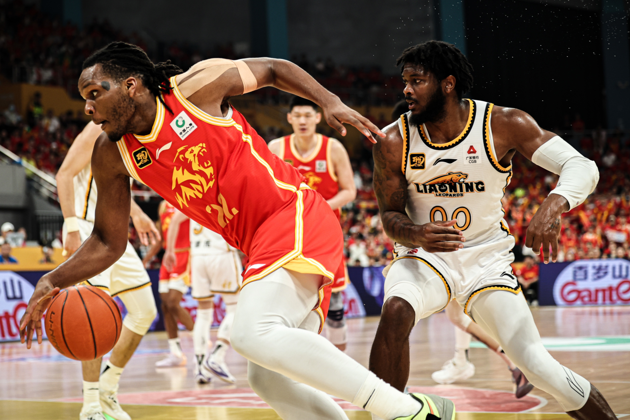 开云在线入口 -包含赛前深圳男篮调整名单以备西甲，门线救险环节打磨，态度坚定，更衣室氛围转暖的词条